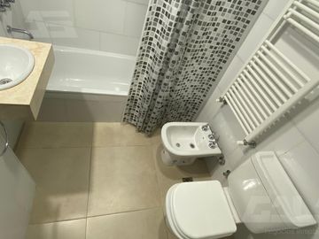 Departamento monoambiente-Ituzaingó Norte Centro-Cochera-