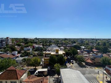 Departamento monoambiente-Ituzaingó Norte Centro-Cochera-