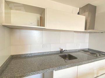 Departamento monoambiente-Ituzaingó Norte Centro-Cochera-