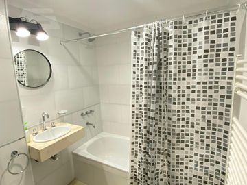 Departamento monoambiente-Ituzaingó Norte Centro-Cochera-