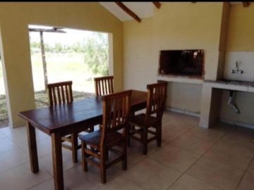 Casa en venta - 4 Dormitorios 4 Baños - 50.000Mts2 - Mendoza