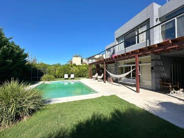 Venta de Casa en Santa Clara - Villanueva - 6 ambientes