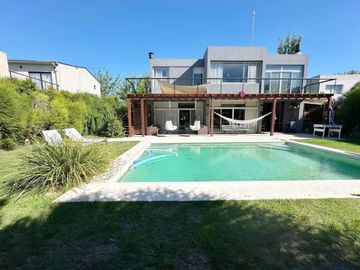 Venta de Casa en Santa Clara - Villanueva - 6 ambientes