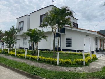 Casa Bifamiliar en Venta Ciudad Jardin 2, Roldanillo - Valle del Cauca