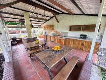 SE VENDE FINCA FAMILIAR O TURISTICA VIA QUIMBAYA-ALCAL
