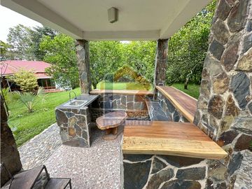 SE VENDE FINCA FAMILIAR O TURISTICA VIA QUIMBAYA-ALCAL