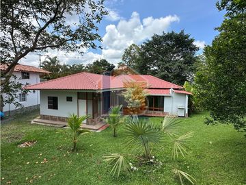 SE VENDE FINCA FAMILIAR O TURISTICA VIA QUIMBAYA-ALCAL