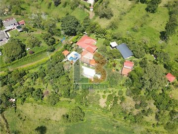 SE VENDE FINCA FAMILIAR O TURISTICA VIA QUIMBAYA-ALCAL