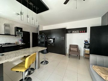 VENTA DE CASA EN AUREA ZONA SIERRA ALTA AL SUR DE MONTERREY