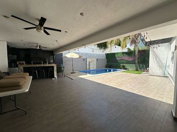 VENTA DE CASA EN AUREA ZONA SIERRA ALTA AL SUR DE MONTERREY