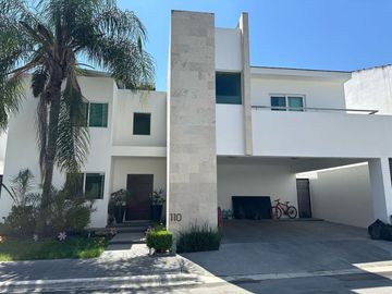 VENTA DE CASA EN AUREA ZONA SIERRA ALTA AL SUR DE MONTERREY