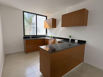 Casa de 3 recámaras en venta dentro de privada en Conkal