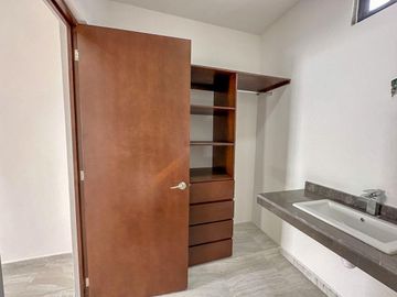 Casa en venta con más de 1000m2 de terreno en Cholul