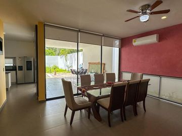 Casa de 3 recámaras en venta dentro de privada con amenidades en Cholul