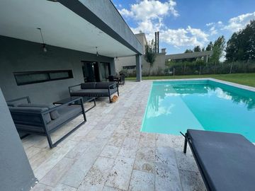 CASA EN VENTA CON ALTO DISEÑO A ESTRENAR