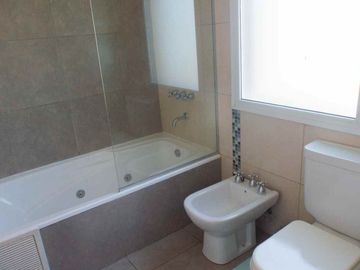 VENTA HERMOSA CASA EN TIPAS NORDELTA LOTE INTERNO