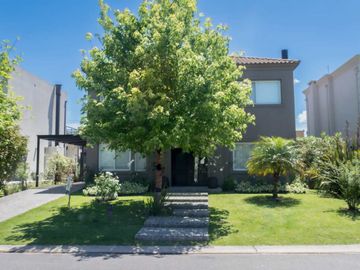 VENTA HERMOSA CASA EN TIPAS NORDELTA LOTE INTERNO