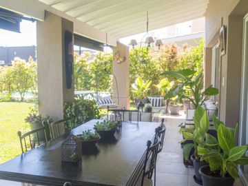 VENTA HERMOSA CASA EN TIPAS NORDELTA LOTE INTERNO