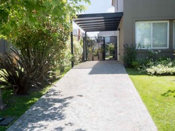 VENTA HERMOSA CASA EN TIPAS NORDELTA LOTE INTERNO