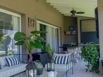 VENTA HERMOSA CASA EN TIPAS NORDELTA LOTE INTERNO