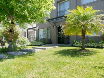 VENTA HERMOSA CASA EN TIPAS NORDELTA LOTE INTERNO
