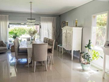 VENTA HERMOSA CASA EN TIPAS NORDELTA LOTE INTERNO