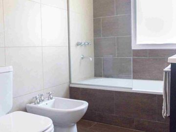 VENTA HERMOSA CASA EN TIPAS NORDELTA LOTE INTERNO