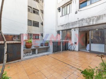 Venta monoambiente divisible-Balcón-Patio/Cochera