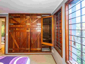 Venta Casa Villa Allende 4 Dorm 4 Baños