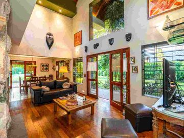 Venta Casa Villa Allende 4 Dorm 4 Baños