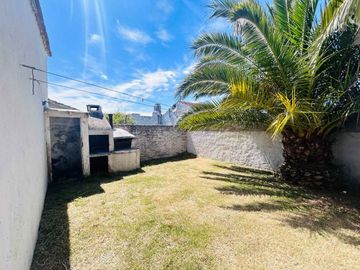 Venta Casa 3 ambientes + Depto 2 amb Miramar