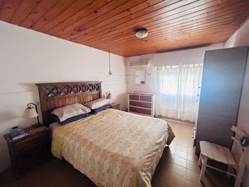 Venta Casa 3 ambientes + Depto 2 amb Miramar