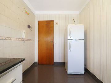 Dpto. 4 amb. en duplex con 2 balcones y cochera