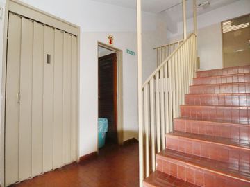 Dpto. 4 amb. en duplex con 2 balcones y cochera