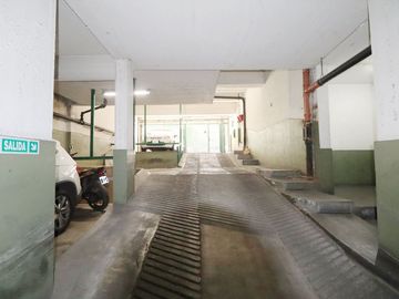 Dpto. 4 amb. en duplex con 2 balcones y cochera