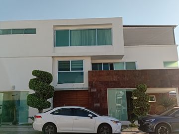 Venta de casa en Lomas de Angelópolis