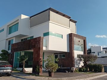 Venta de casa en Lomas de Angelópolis