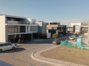 Venta de casa en Lomas de Angelópolis