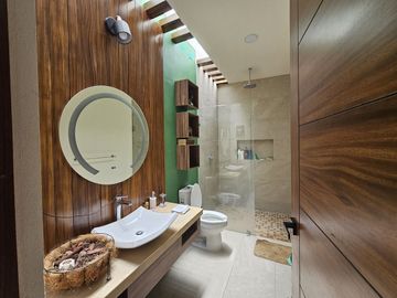 En venta: Moderna residencia en Paseo del Parque, Morelia