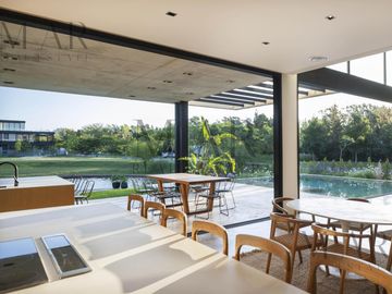 Casa en Venta, 5 suites, salida al río. El Yacht. Nordelta