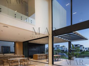 Casa en Venta, 5 suites, salida al río. El Yacht. Nordelta