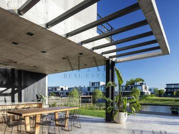 Casa en Venta, 5 suites, salida al río. El Yacht. Nordelta