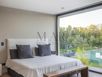 Casa en Venta, 5 suites, salida al río. El Yacht. Nordelta