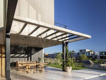 Casa en Venta, 5 suites, salida al río. El Yacht. Nordelta