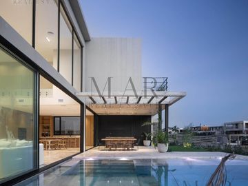 Casa en Venta, 5 suites, salida al río. El Yacht. Nordelta