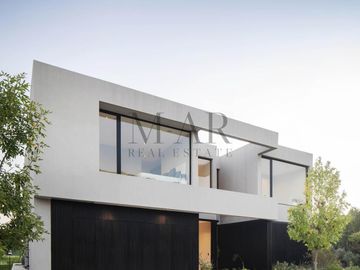 Casa en Venta, 5 suites, salida al río. El Yacht. Nordelta