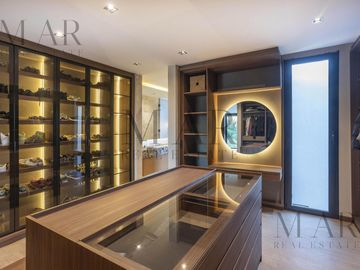 Casa en Venta, 5 suites, salida al río. El Yacht. Nordelta