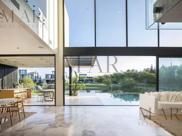 Casa en Venta, 5 suites, salida al río. El Yacht. Nordelta