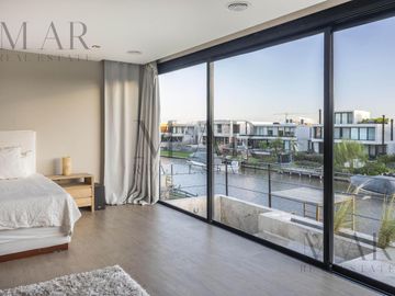 Casa en Venta, 5 suites, salida al río. El Yacht. Nordelta