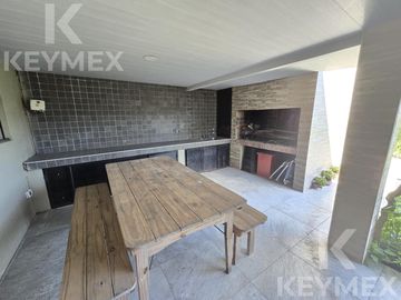 Casa en  Venta 3 dormitorios con jardín